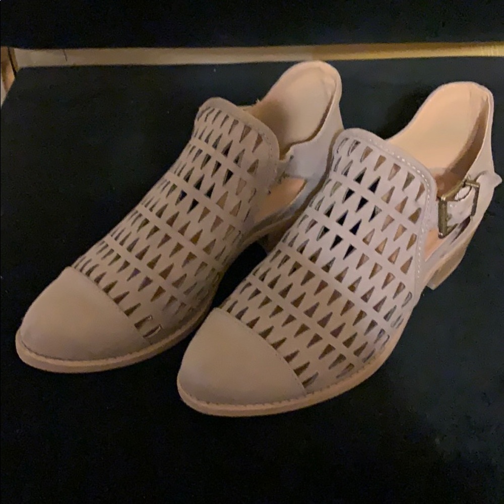 Suede taupe open bootie